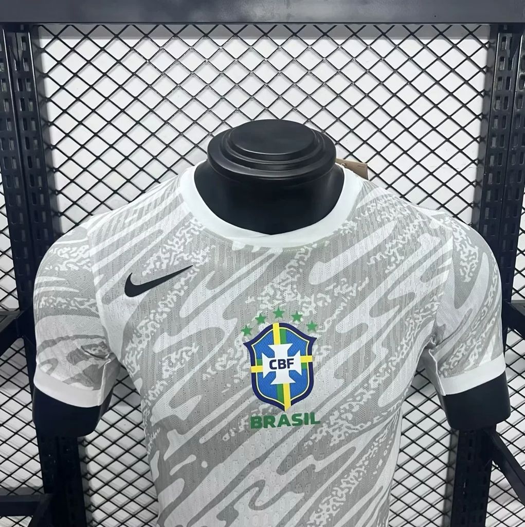 BAJO ENCARGO BRASIL EDICIÓN ESPECIAL BLANCA 2024 VERSIÓN JUGADOR