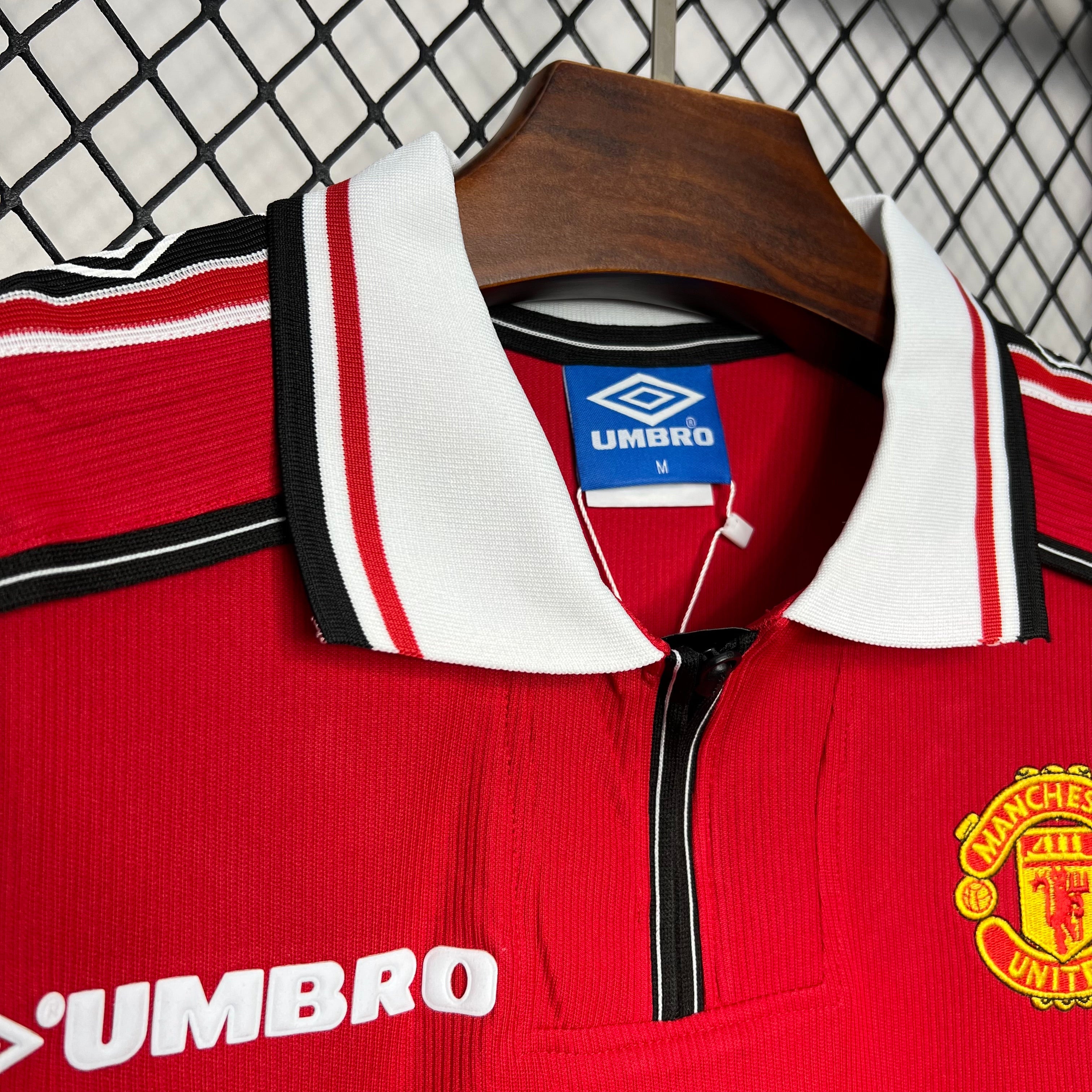 BAJO ENCARGO MANCHESTER UNITED LOCAL RETRO 1998/99 VERSIÓN FAN