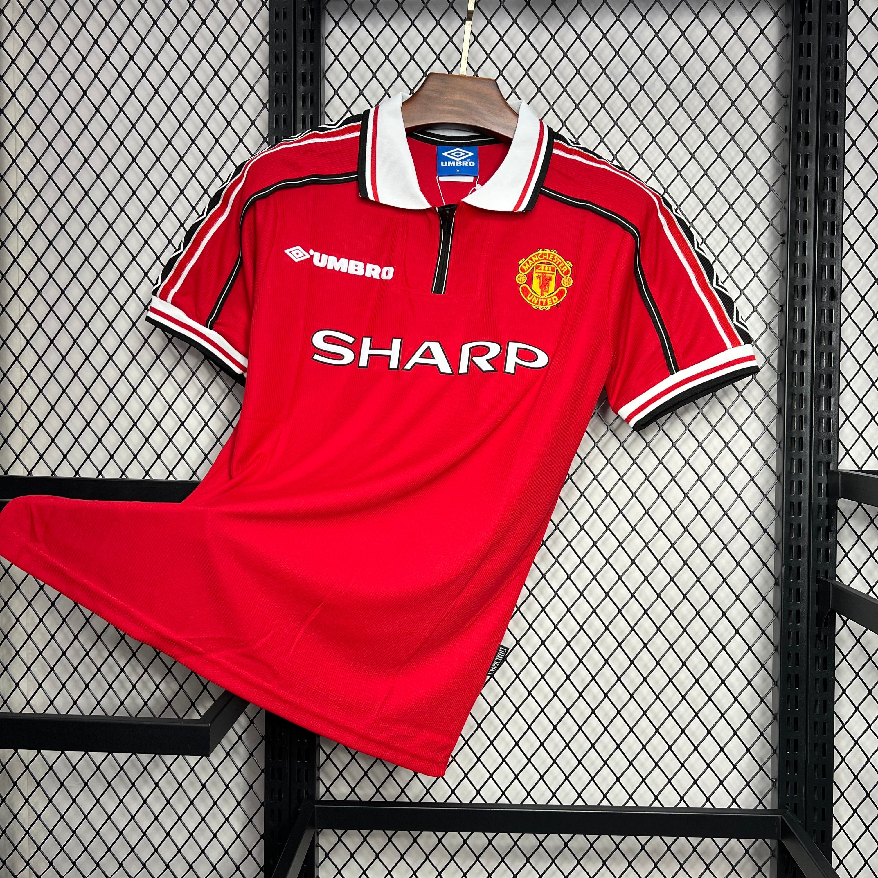 BAJO ENCARGO MANCHESTER UNITED LOCAL RETRO 1998/99 VERSIÓN FAN