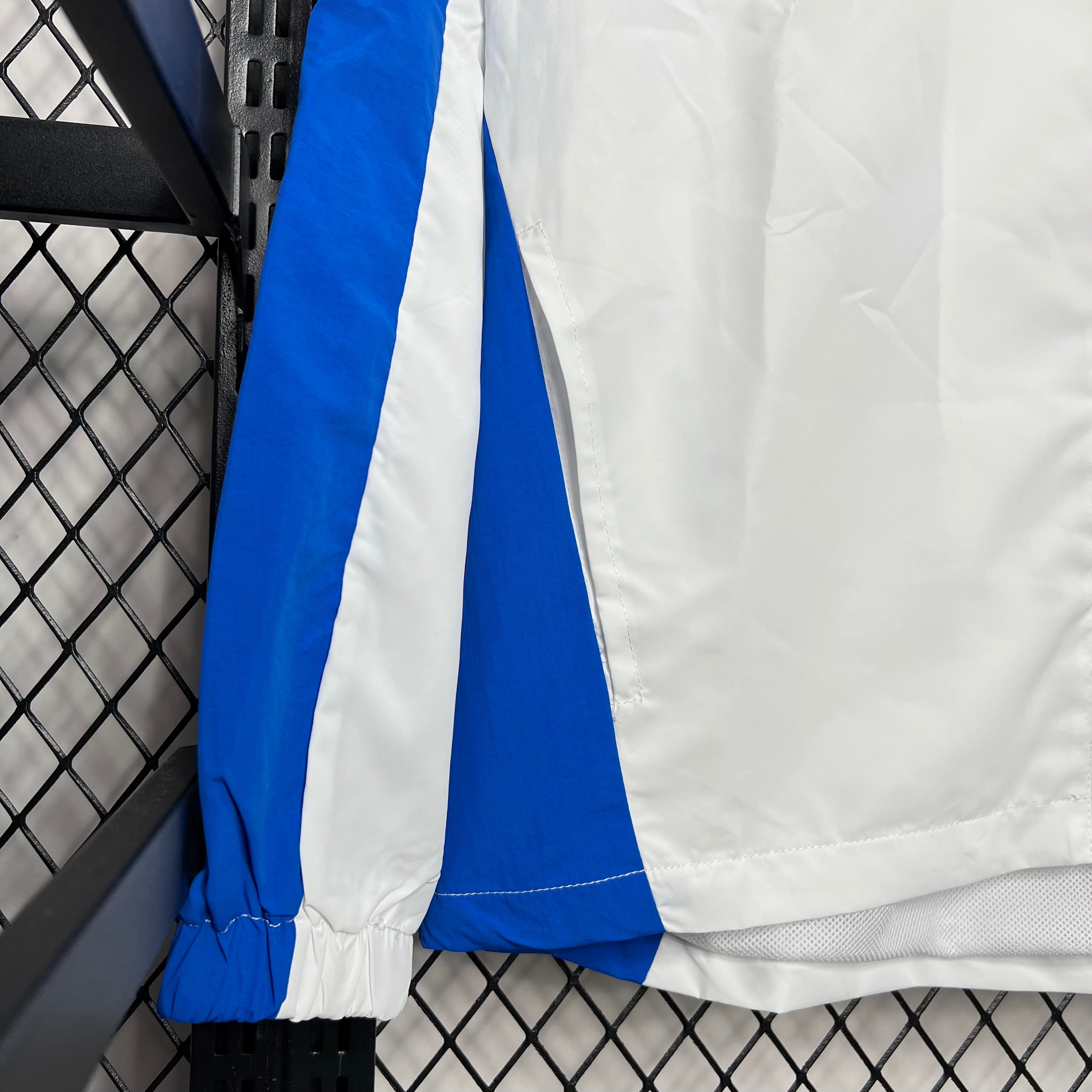 BAJO ENCARGO BRASIL CORTAVIENTOS RETRO 1994 BLANCA