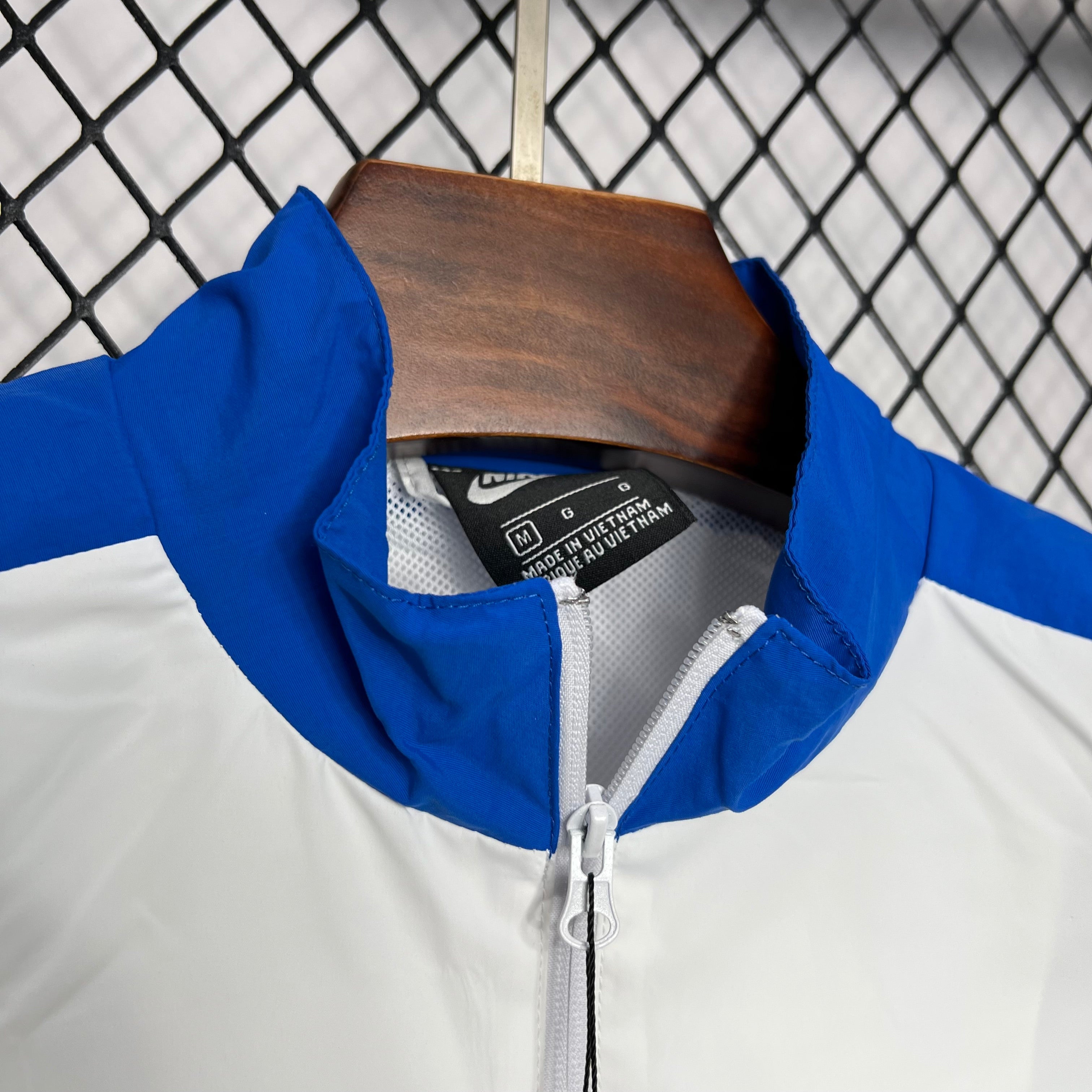 BAJO ENCARGO BRASIL CORTAVIENTOS RETRO 1994 BLANCA