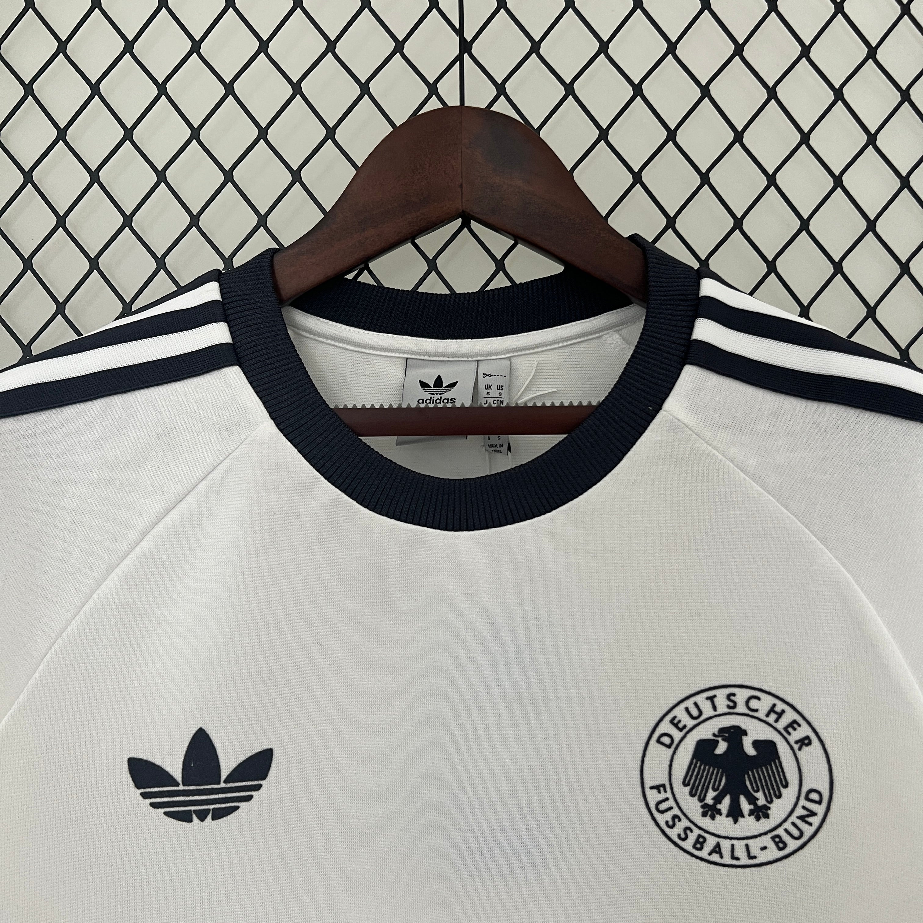 ENTREGA INMEDIATA ALEMANIA EDICIÓN ESPECIAL BLANCA RETRO 2024 VERSIÓN FAN