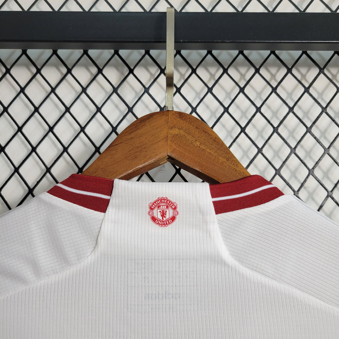 ENTREGA INMEDIATA MANCHESTER UNITED TERCERA 2023/24 VERSIÓN FAN