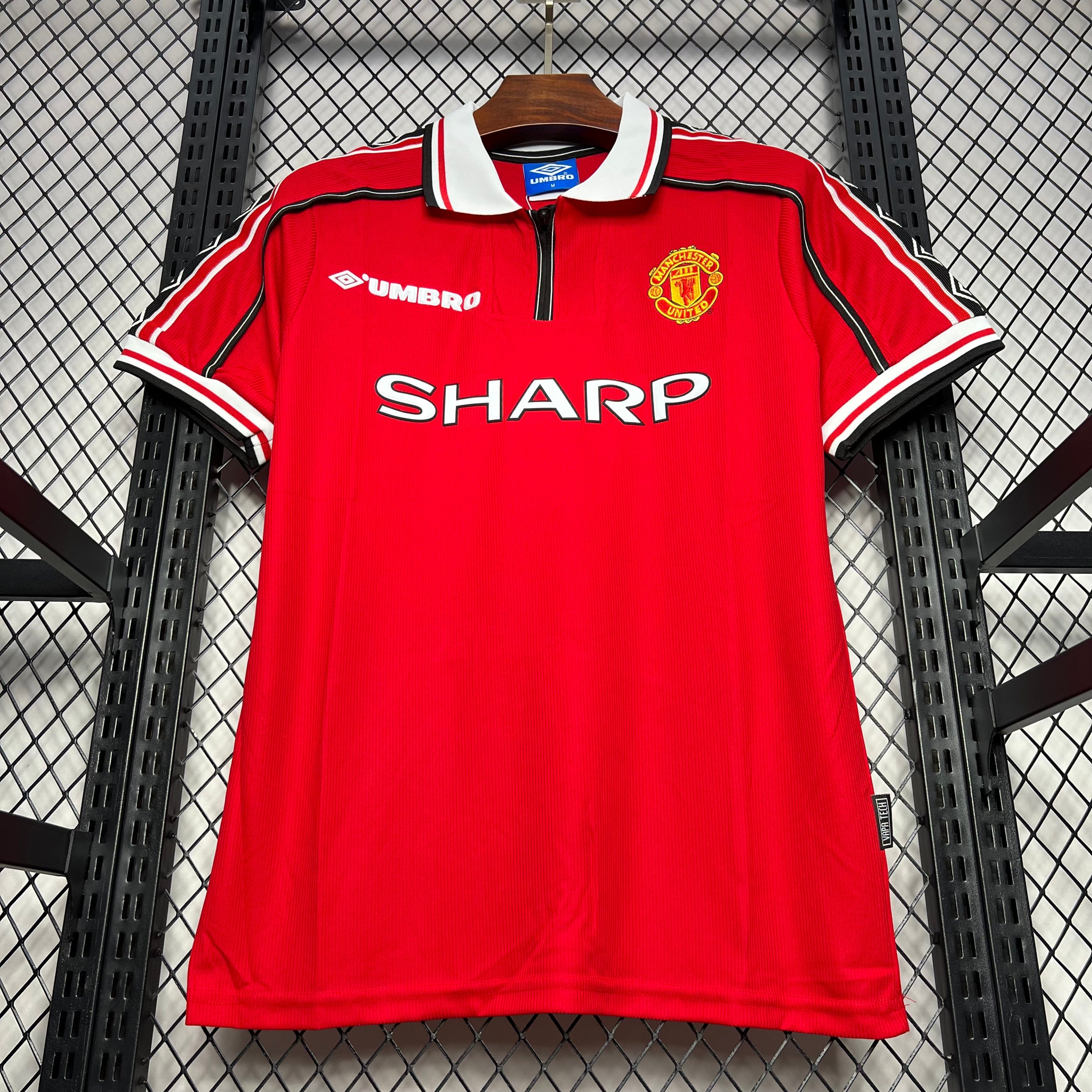 BAJO ENCARGO MANCHESTER UNITED LOCAL RETRO 1998/99 VERSIÓN FAN