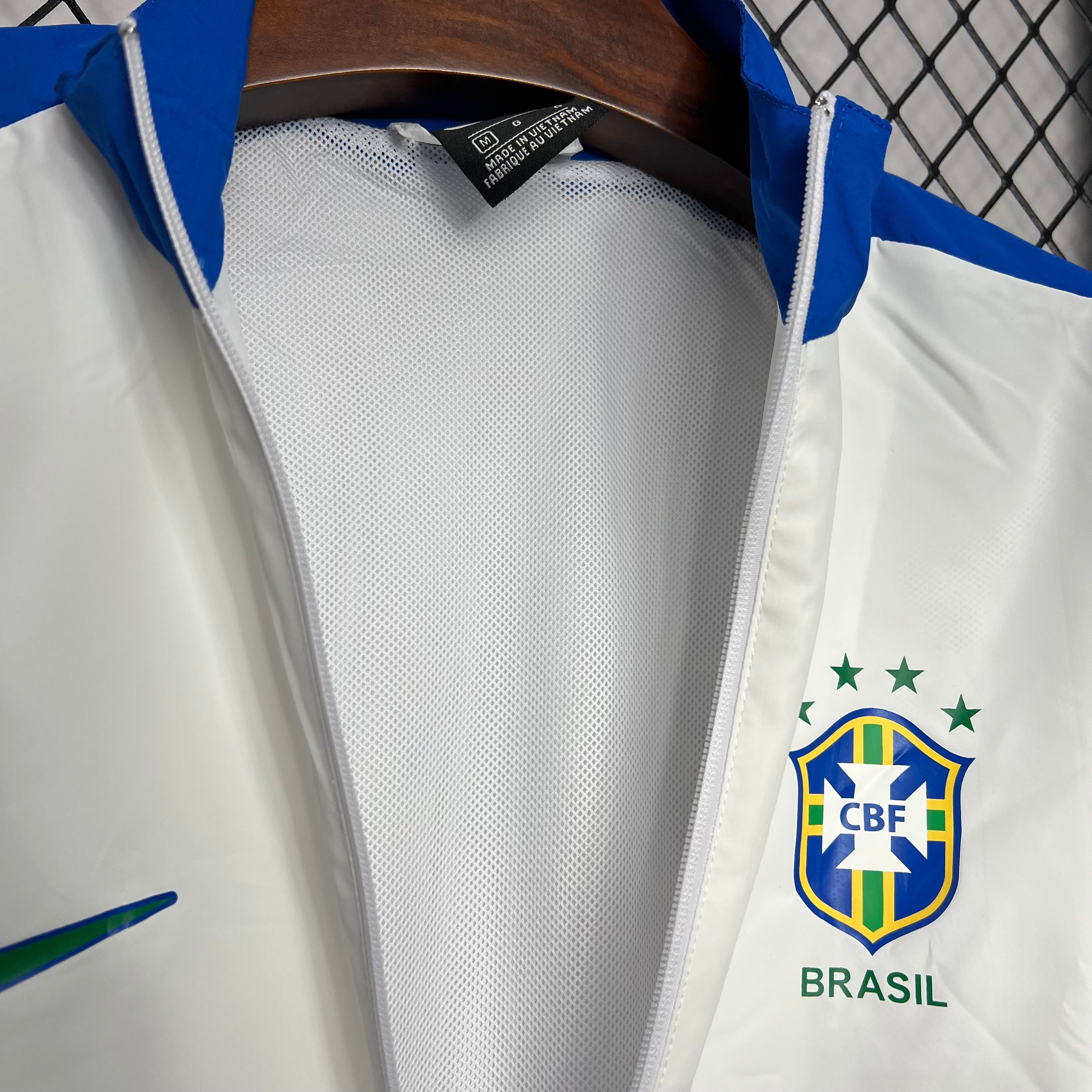 BAJO ENCARGO BRASIL CORTAVIENTOS RETRO 1994 BLANCA