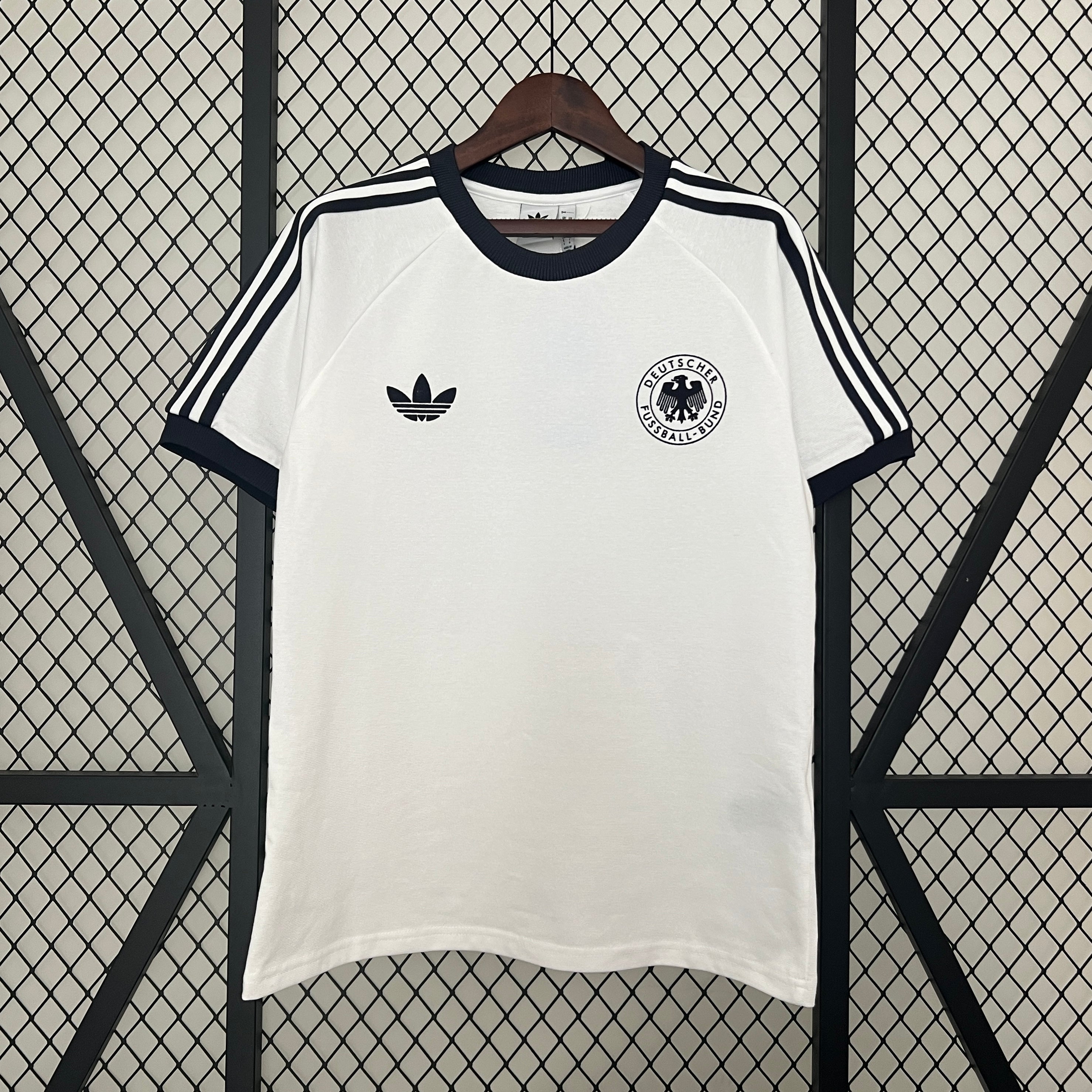 ENTREGA INMEDIATA ALEMANIA EDICIÓN ESPECIAL BLANCA RETRO 2024 VERSIÓN FAN