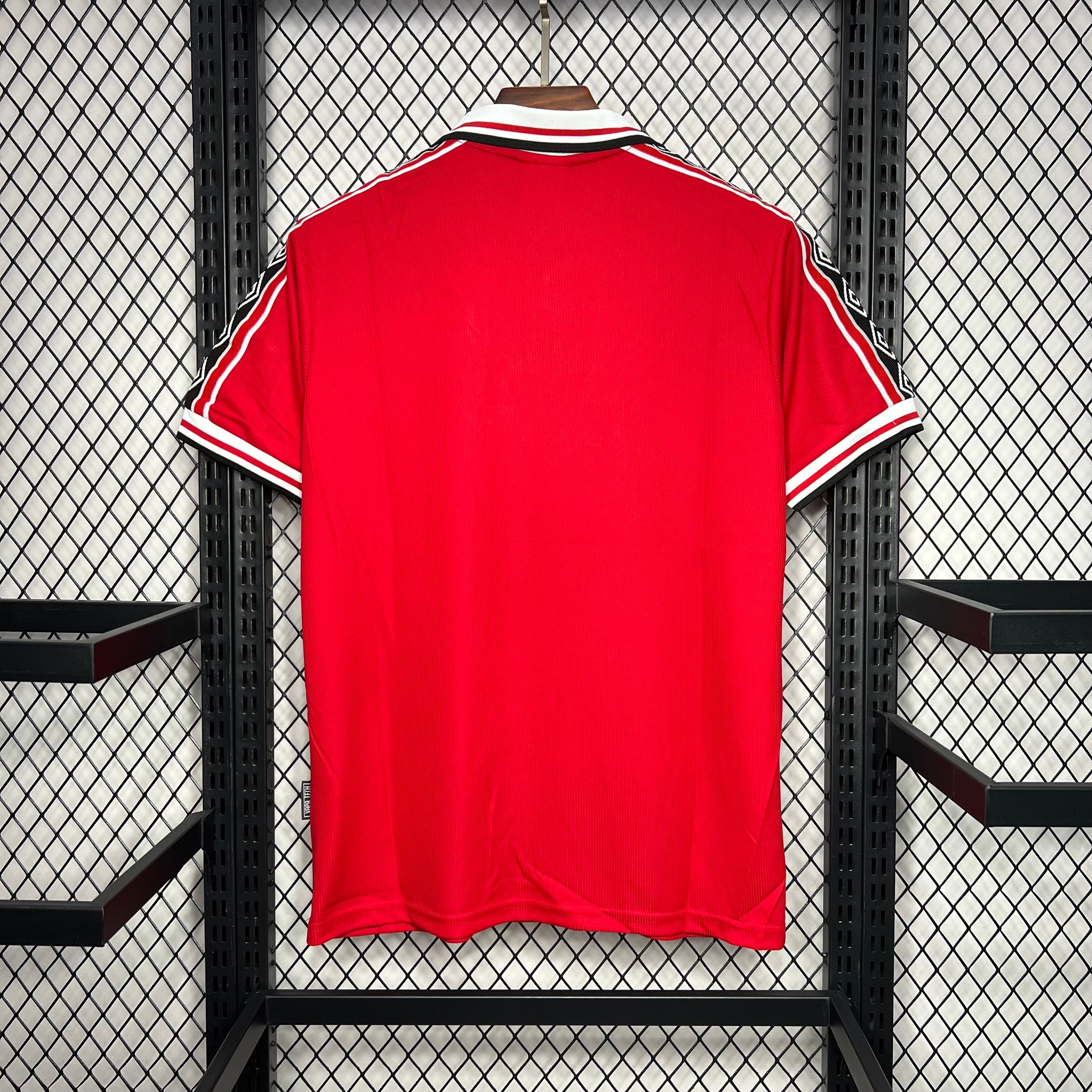 BAJO ENCARGO MANCHESTER UNITED LOCAL RETRO 1998/99 VERSIÓN FAN