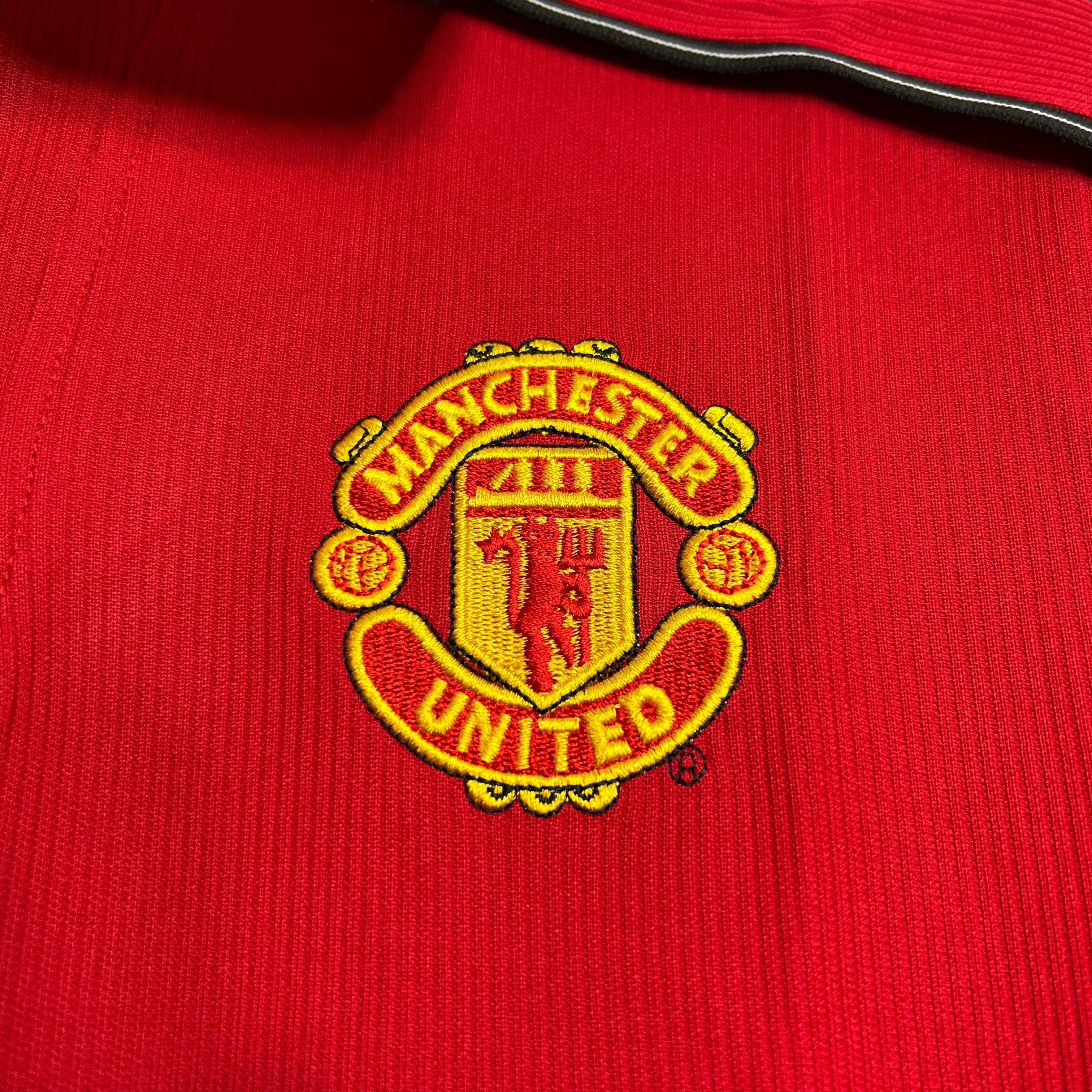 BAJO ENCARGO MANCHESTER UNITED LOCAL RETRO 1998/99 VERSIÓN FAN