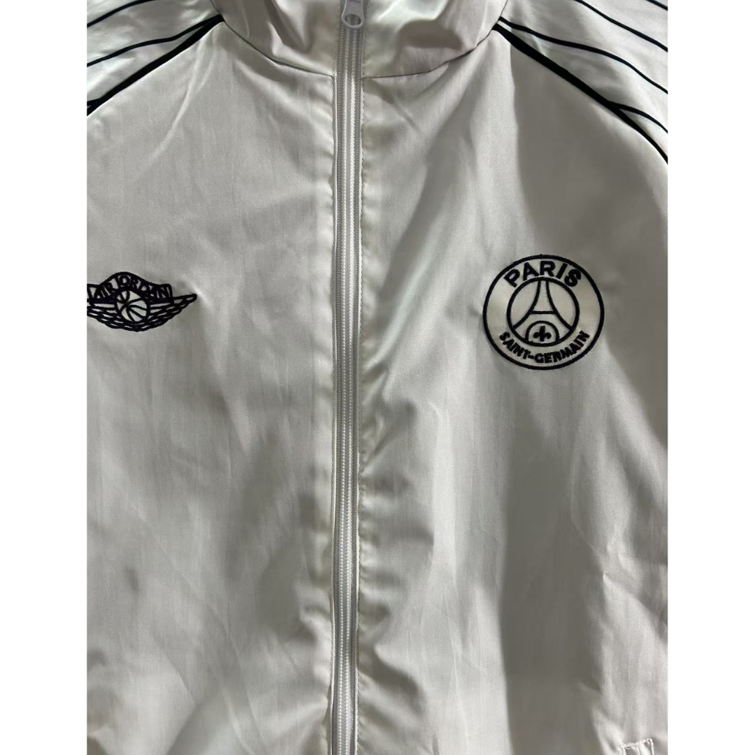 BAJO ENCARGO CHAQUETA PARIS ROMPEVIENTOS