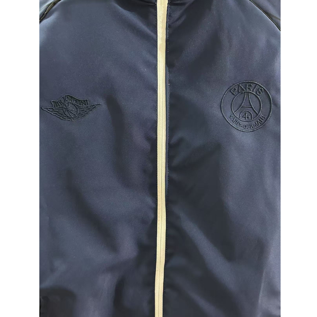 BAJO ENCARGO CHAQUETA PARIS ROMPEVIENTOS