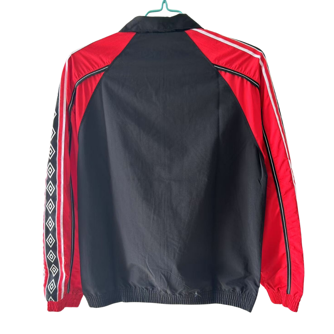 BAJO ENCARGO CHAQUETA MANCHESTER UNITED ROMPEVIENTOS