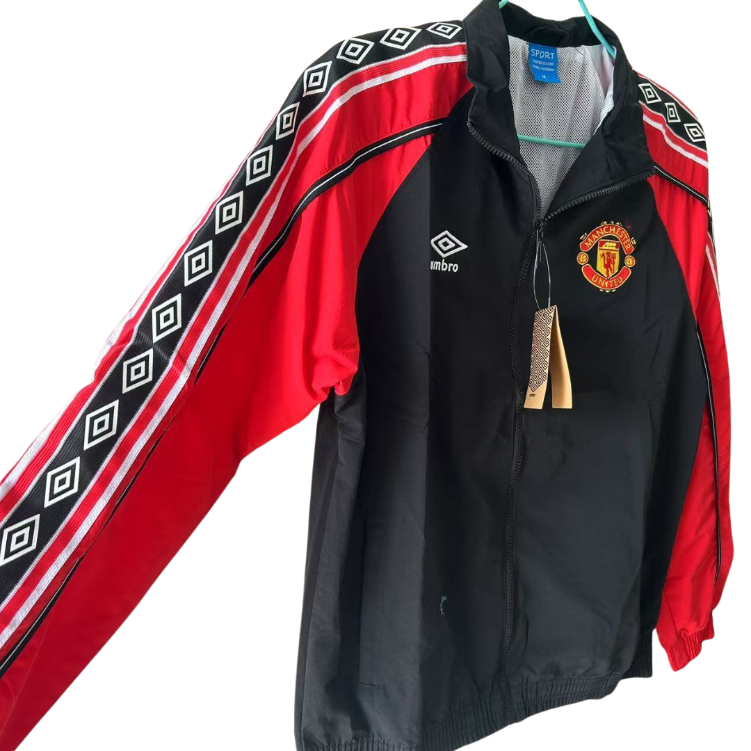 BAJO ENCARGO CHAQUETA MANCHESTER UNITED ROMPEVIENTOS