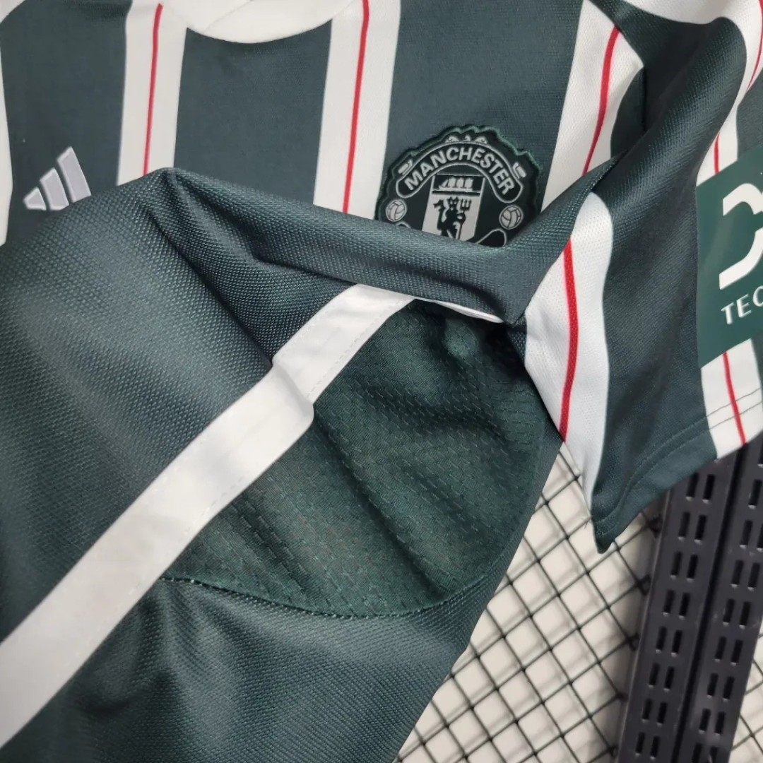 BAJO ENCARGO MANCHESTER UNITED VISITA 2023 VERSION FAN
