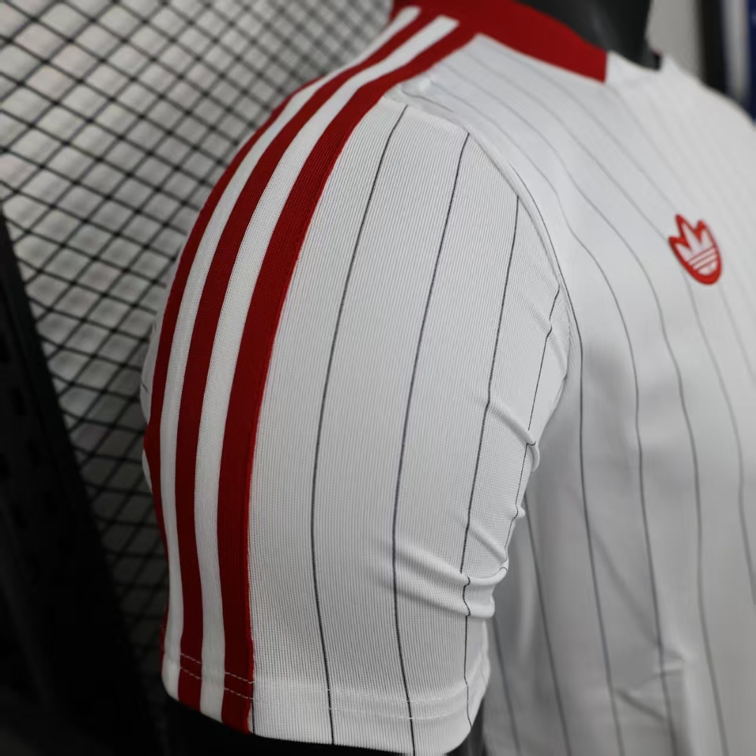 ENTREGA INMEDIATA MANCHESTER UNITED TERRACE ICON VERSION FAN