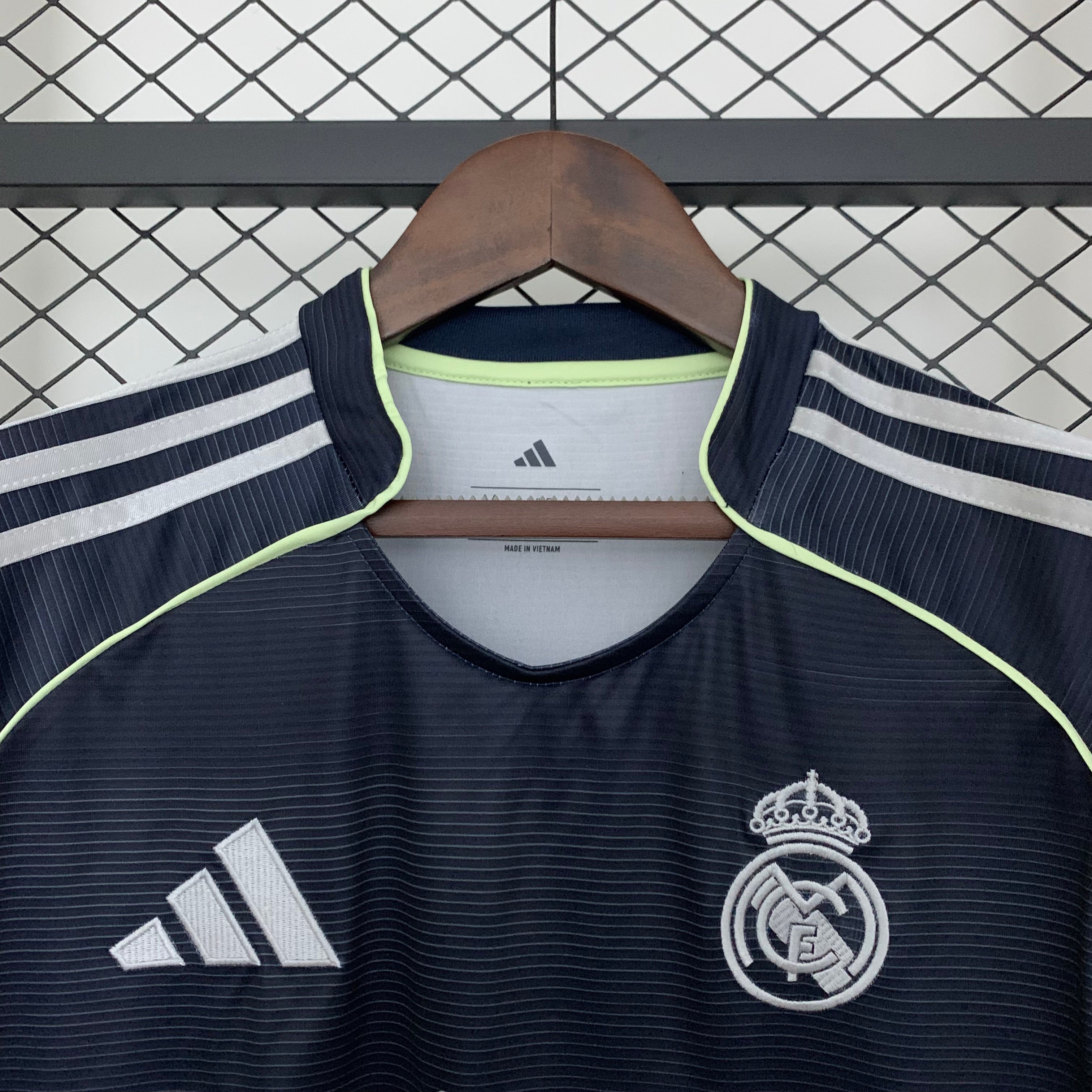 ENTREGA INMEDIATA REAL MADRID  VISITANTE 2025-2026 VERSION FAN